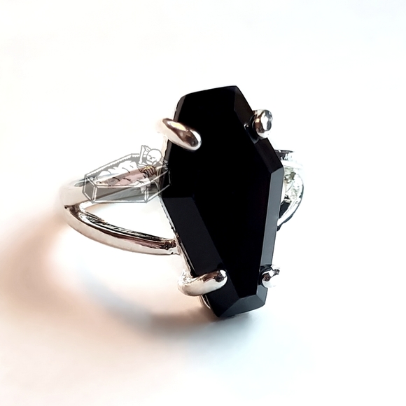 Poshmark won't let me delete this? 🫤 - Picture 3 of 12